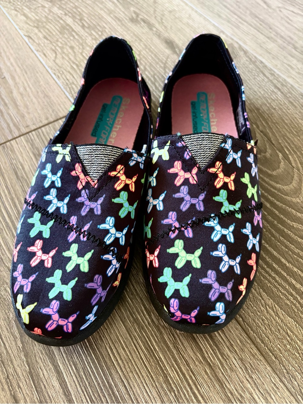 Skechers BOBS Plush - Doggy Dreaming Black Slip On’s. Youth size 2